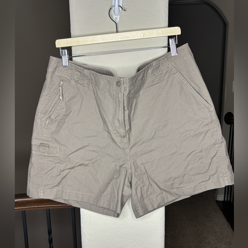L.L. Bean Women's Cotton Blend Cargo Shorts Tan Size 20 Outdoor Summer Natural